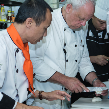 Michelin-starred chef praises Vietnamese cuisine