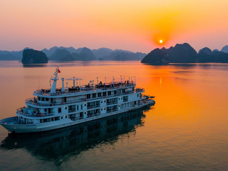 A 3-day cruise to Halong Bay